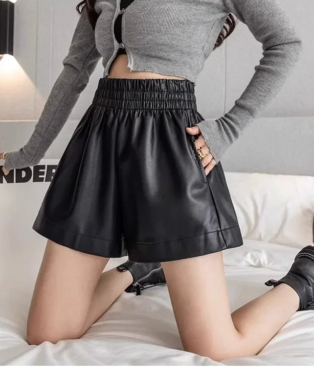 Short de Couro Feminino