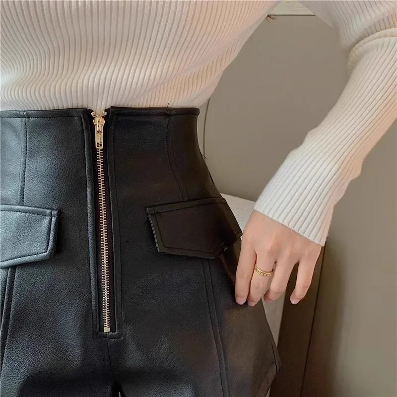 Short de Couro Cintura Alta Feminino